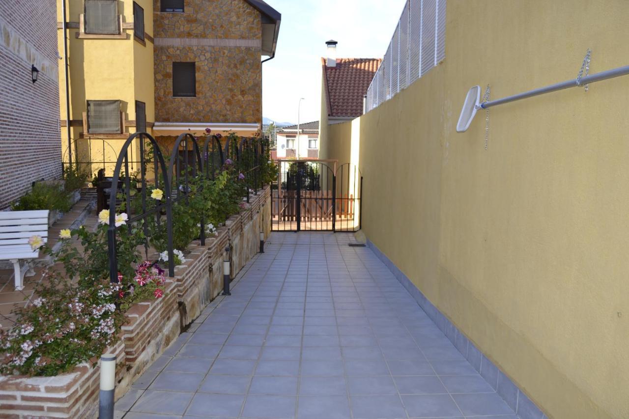 Apartamentos "Casa Rural De Aldea" Aldea del Fresno Exteriör bild