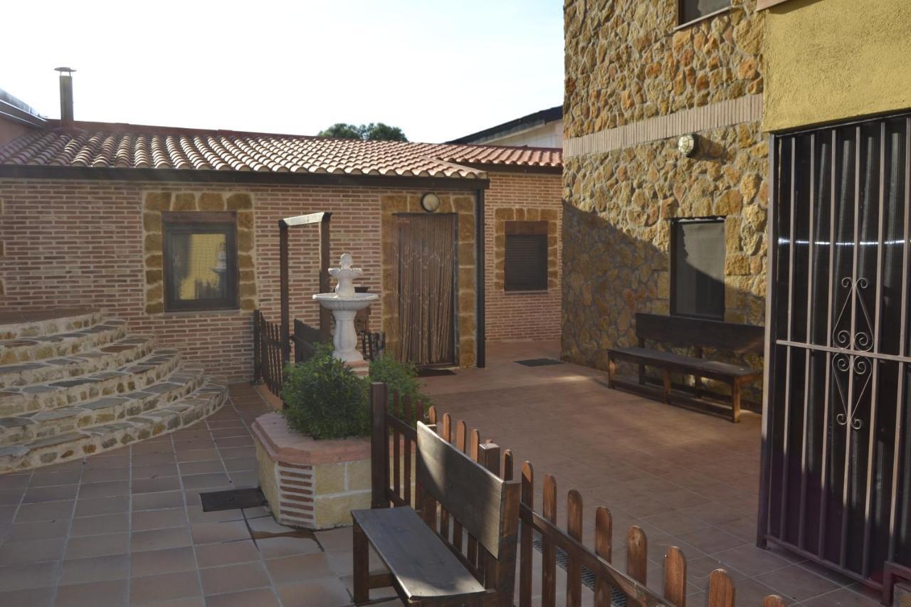 Apartamentos "Casa Rural De Aldea" Aldea del Fresno Exteriör bild