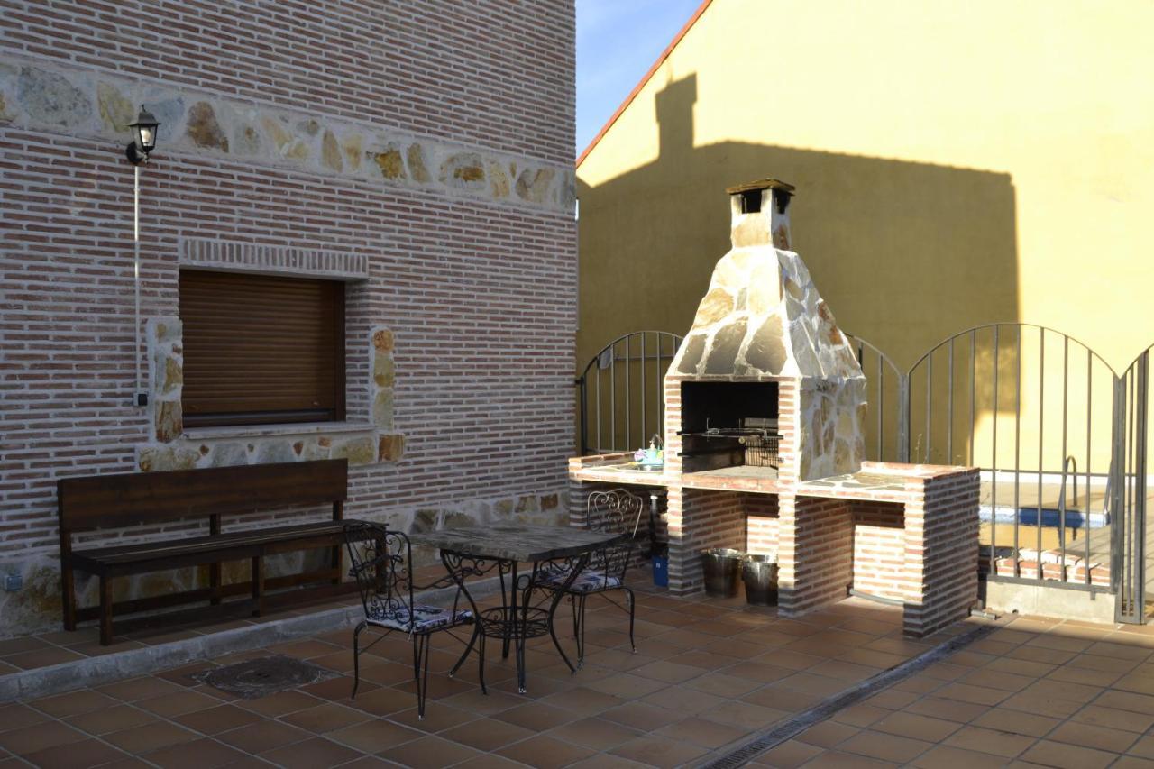 Apartamentos "Casa Rural De Aldea" Aldea del Fresno Exteriör bild