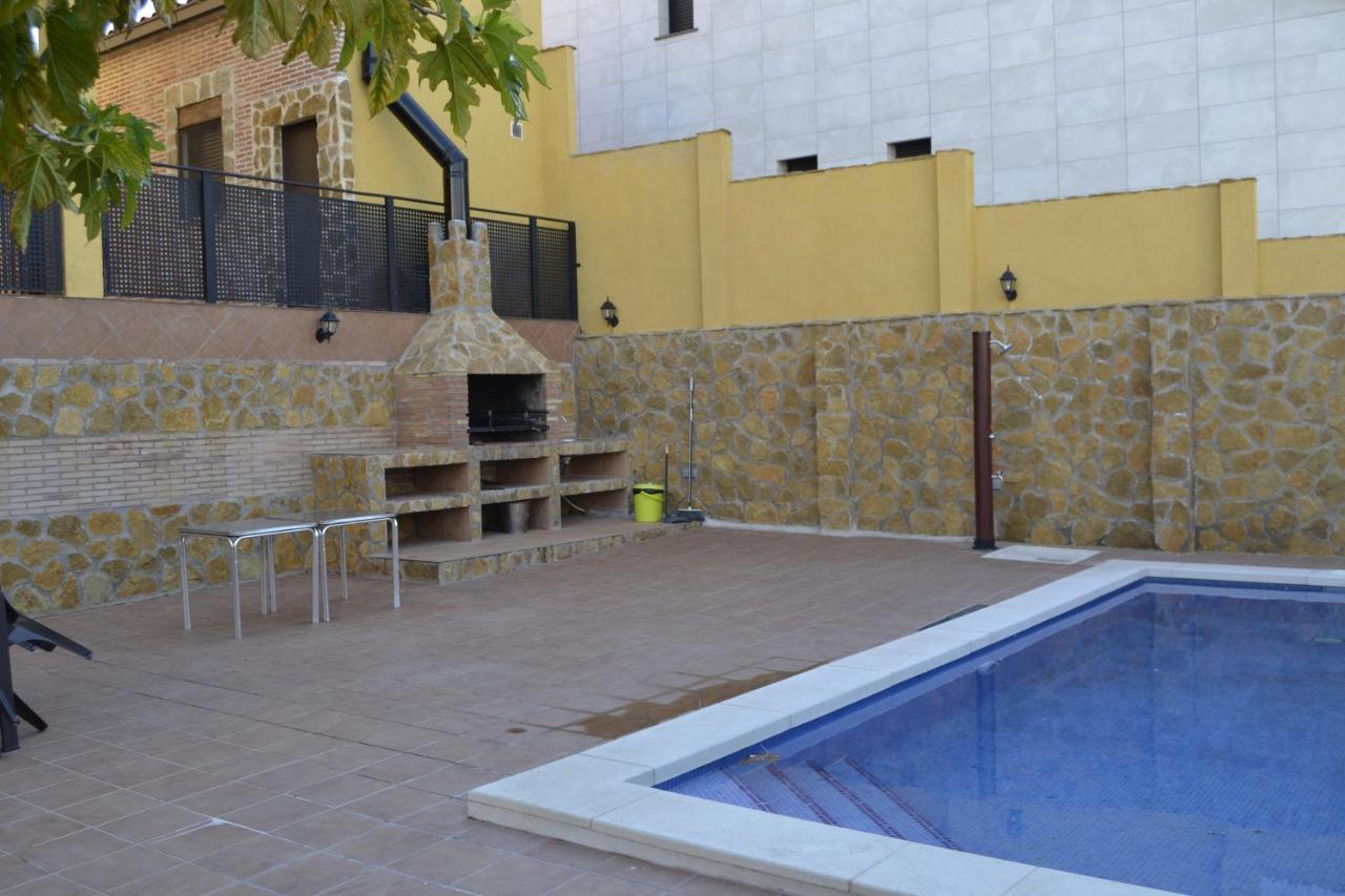 Apartamentos "Casa Rural De Aldea" Aldea del Fresno Exteriör bild