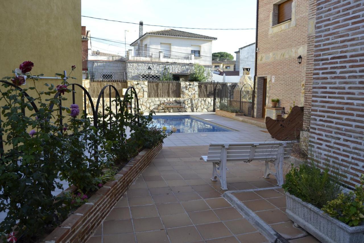 Apartamentos "Casa Rural De Aldea" Aldea del Fresno Exteriör bild