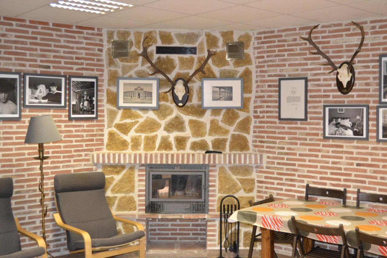 Apartamentos "Casa Rural De Aldea" Aldea del Fresno Exteriör bild
