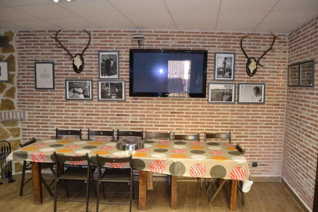 Apartamentos "Casa Rural De Aldea" Aldea del Fresno Exteriör bild