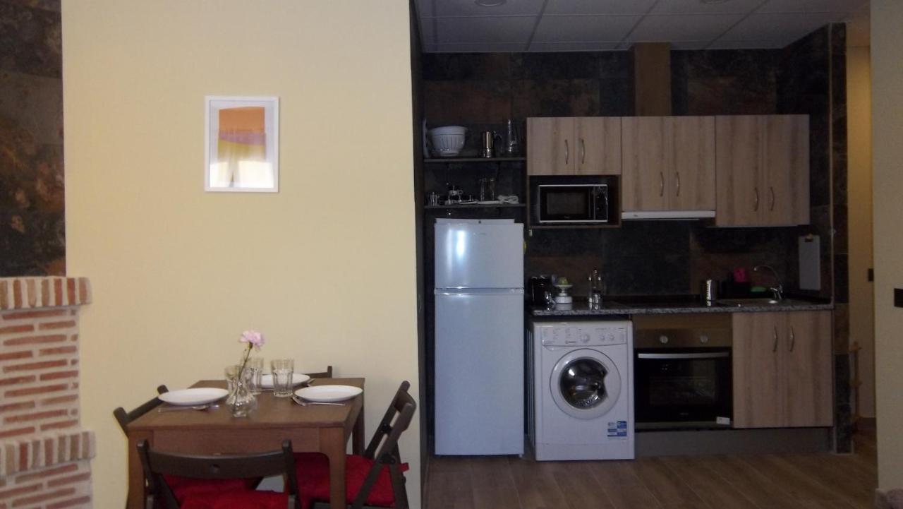 Apartamentos "Casa Rural De Aldea" Aldea del Fresno Exteriör bild
