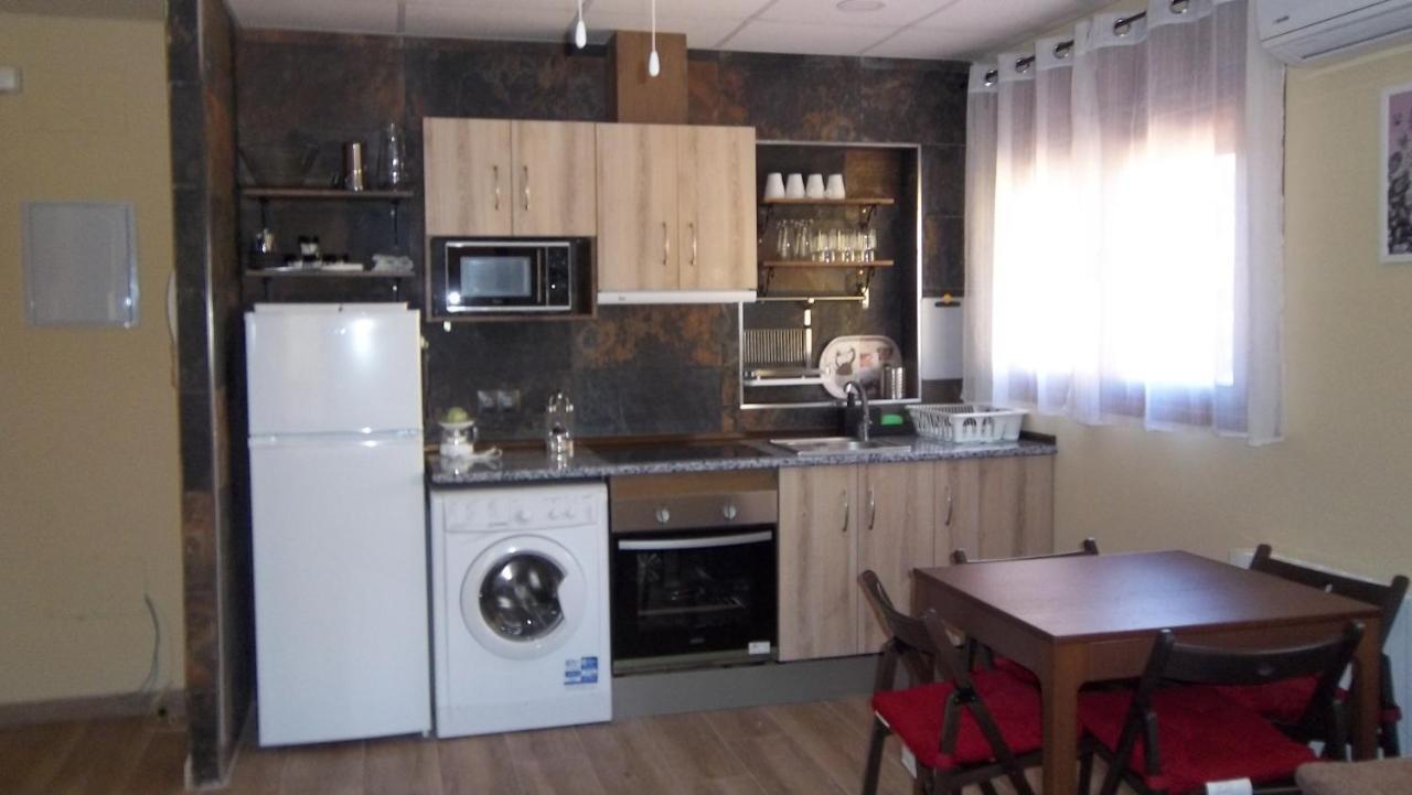 Apartamentos "Casa Rural De Aldea" Aldea del Fresno Exteriör bild