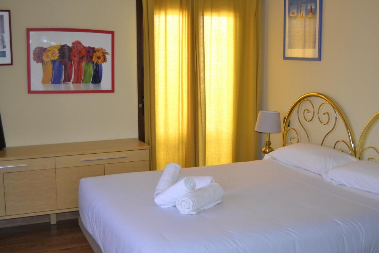 Apartamentos "Casa Rural De Aldea" Aldea del Fresno Exteriör bild