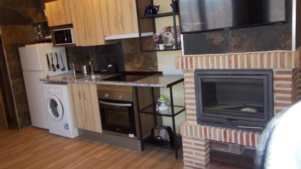 Apartamentos "Casa Rural De Aldea" Aldea del Fresno Exteriör bild