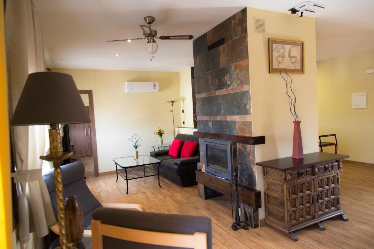 Apartamentos "Casa Rural De Aldea" Aldea del Fresno Exteriör bild