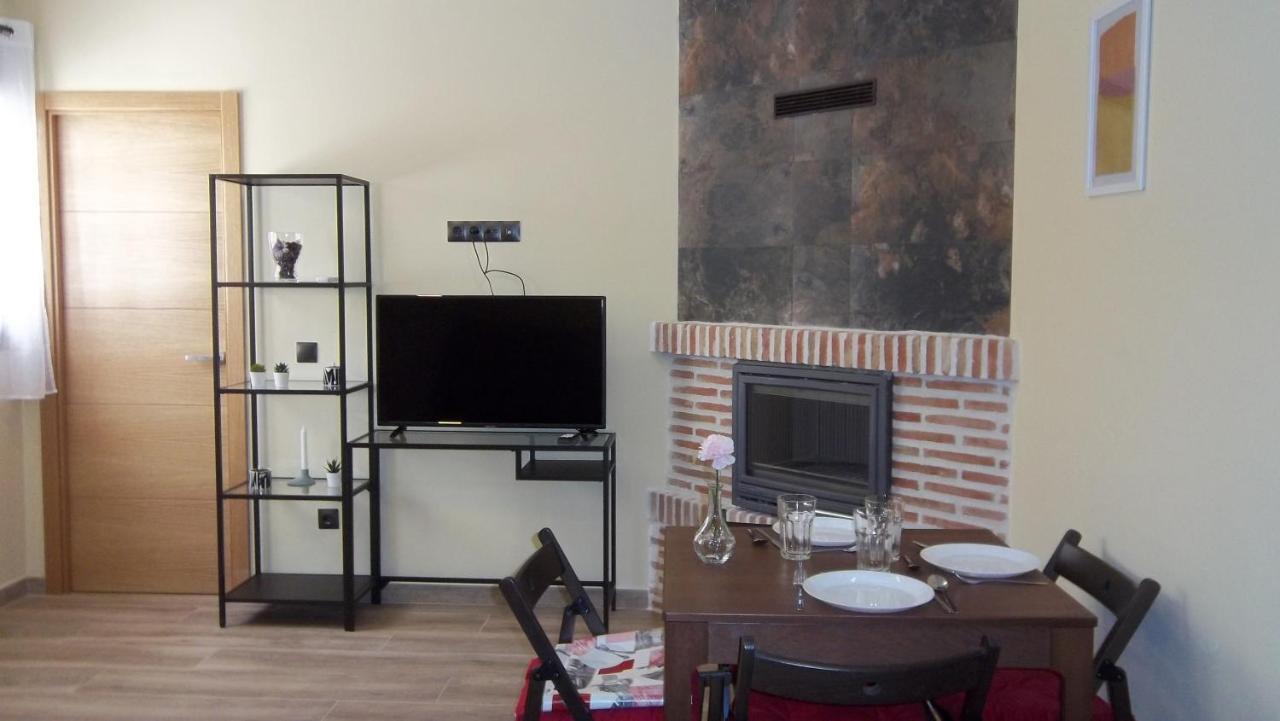 Apartamentos "Casa Rural De Aldea" Aldea del Fresno Exteriör bild